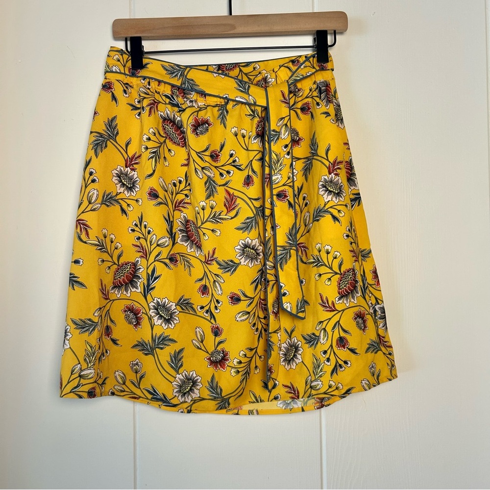 Vibrant LOFT Sunny Floral mini Skirt size small
